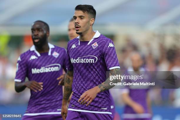 Lorenzo Venuti of ACF Fiorentina looks on during the Serie A match between ACF Fiorentina and AS Roma at Stadio Artemio Franchi on May 27, 2023 in...