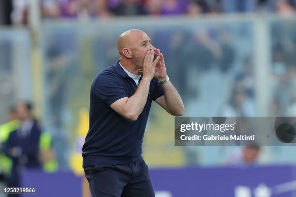 Head coach Vincenzo Italiano manager of ACF Fiorentina gestures during the Serie A match between ACF Fiorentina and AS Roma at Stadio Artemio Franchi...