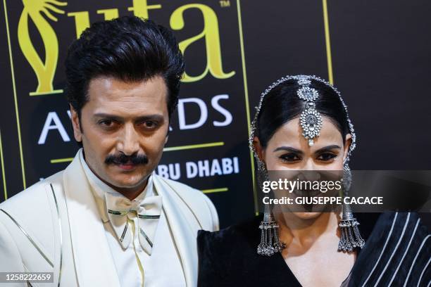 Know With Ritesh Ritesh Deshmukh With His Wife