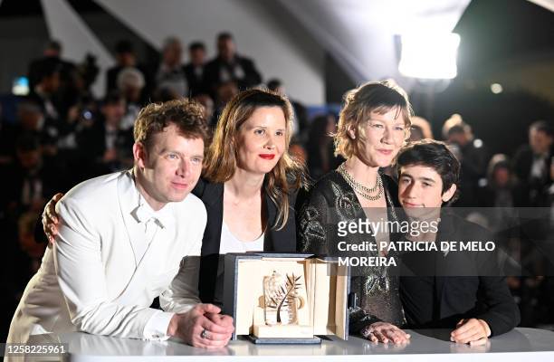 French director Justine Triet poses French actor Antoine Reinartz, German actress Sandra Hueller and actor Milo Machado Graner during a photocall...