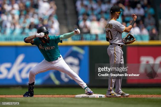 Crawford, left, of the Seattle Mariners celebrates after hitting a double off starting pitcher Vince Velasquez of the Pittsburgh Pirates during the...
