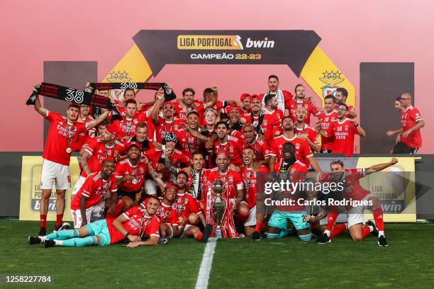 Benfica players poses with the Liga Portugal Bwin after Winning The Liga Portugal Bwin after during the Liga Portugal Bwin match between SL Benfica...