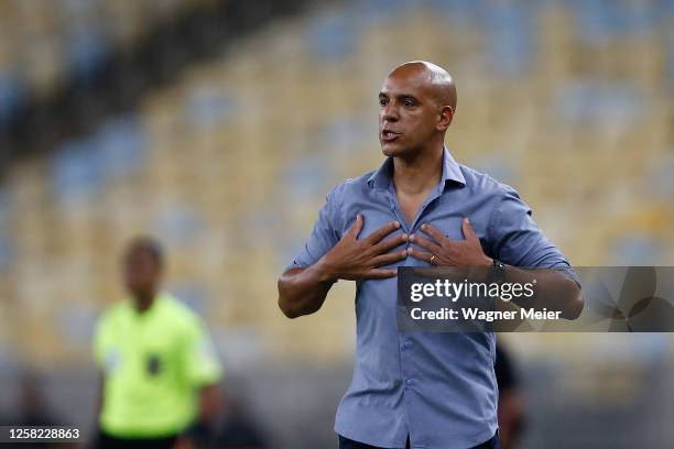 Pepa coach of Cruzeiro reacts during a match between Flamengo and Cruzeiro as part of Brasileirao 2023 at Maracana Stadium on May 27, 2023 in Rio de...