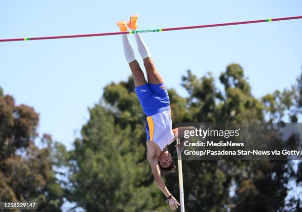 Los Angeles, CA Mondo Duplantis of Sweden wins the mens pole vault with a vault of 19-4 ¾ during the USATF Los Angeles Grand Prix and USATF Distance...