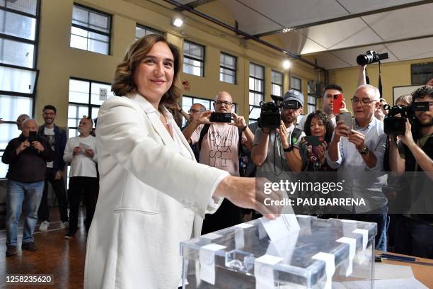 The candidate of 'Barcelona en comu' for her re-election as Mayor of Barcelona, Ada Colau, casts her ballot at a polling station in La Sedeta high...