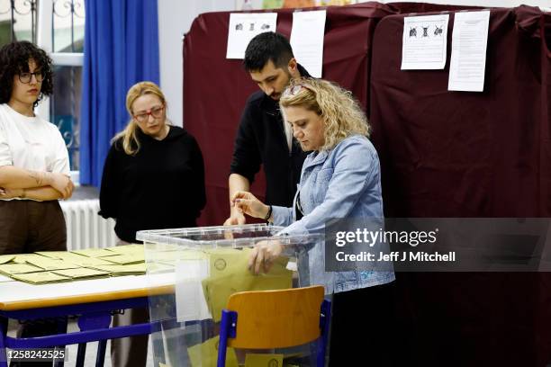 Votes are counted in the Istanbul Ozel Notre Dame de Sion Fransiz school during the Turkish presidential election runoff on May 28, 2023 in Istanbul,...