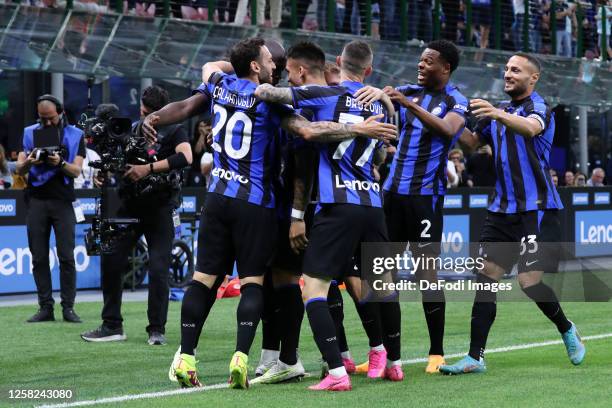 Romelu Lukaku of FC Internazionale celebrates after scoring his team's first goal with team mates during the Serie A match between FC Internazionale...