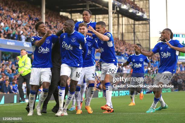 Abdoulaye Doucoure of Everton celebrates with Demari Gray , James Garner, Conor Coady and Alex Iwobi after scoring the winning goal for his team...