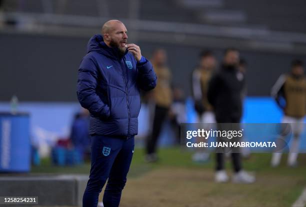 England's coach Ian Foster gestures during the Argentina 2023 U-20 World Cup Group E football match between Iraq and England at the Estadio Unico...