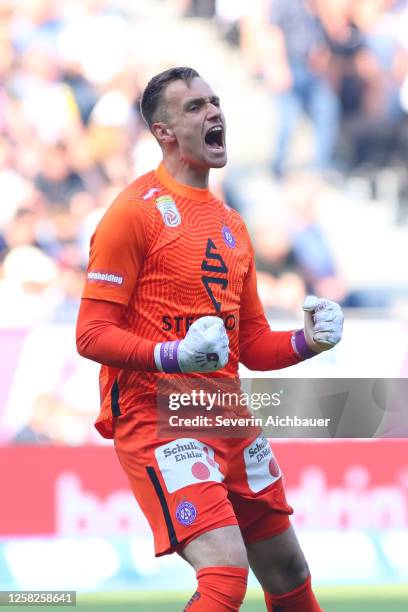 Christian Fruechtl of Austria Wien is celebrating the goal to 1:1 during the Admiral Bundesliga match between LASK and FK Austria Wien at Raiffeisen...