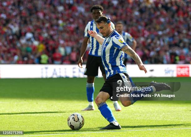 Sheffield Wednesday's Lee Gregory crosses the ball prior to team-mate Josh Windass scoring their side's first goal of the game during the Sky Bet...