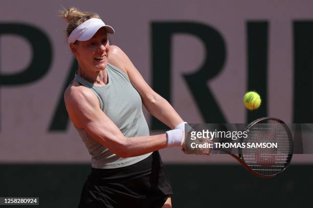 Alison Riske plays a forehand return Russia's Mirra Andreeva during their women's singles match on day three of the Roland-Garros Open tennis...