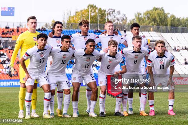 United States squad poses for team photo during FIFA U-20 World Cup Argentina 2023 Round of 16 match between United States and New Zealand at Estadio...