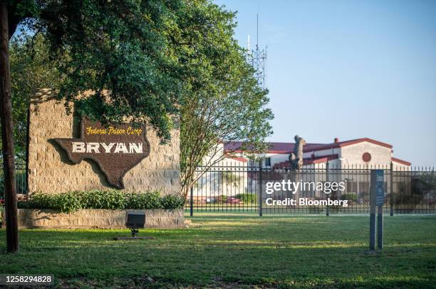 41 Federal Prison Camp Bryan Stock Photos, High-Res Pictures, and