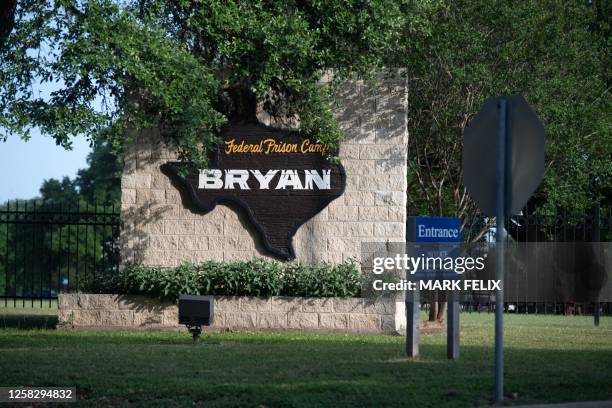26 Federal Prison Camp Bryan Stock Photos, High-Res Pictures, and ...