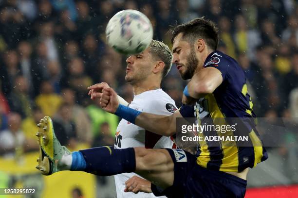 Galatasaray's Argentinian forward Mauro Icardi fights for the ball with Ankaragucu's Turkish defender Arda Kizildag during Turkey's Super Lig...