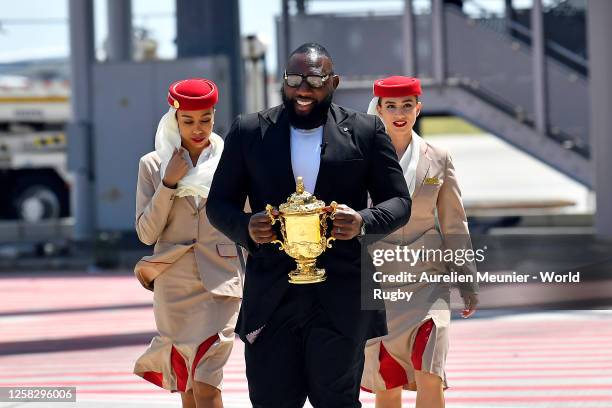 Tendai Mtawarira arrives on the tarmac carrying the Webb Ellis Cup as they arrives in France ahead of Rugby World Cup France 2023 at Aeroport Roissy...