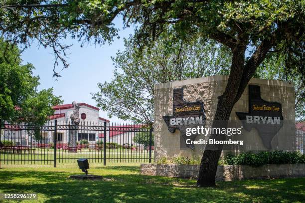 41 Federal Prison Camp Bryan Stock Photos, High-Res Pictures, and