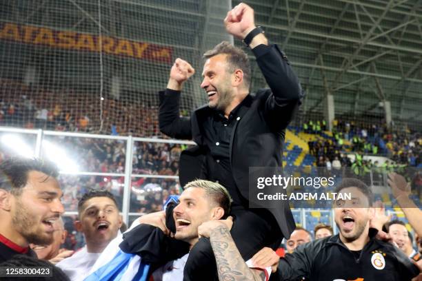 Galatasaray's Argentine forward Mauro Icardi carries Turkish head coach Okan Buruk on his shoulders as they celebrate after winning the team's 23rd...