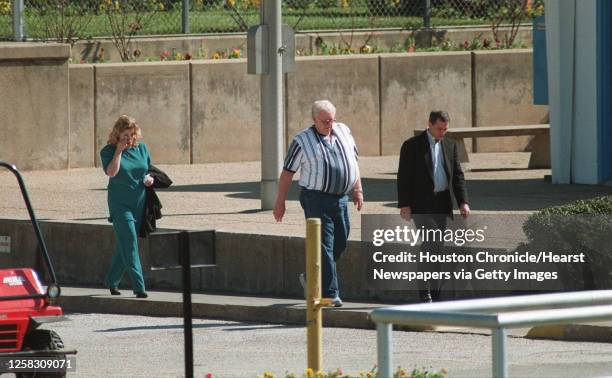 Karla Faye Tucker excecution. HOUCHRON CAPTION : Kari Weeks, Karla Faye Tucker's sister, wipes a tear as she follows her father, Lawrence Tucker, and...