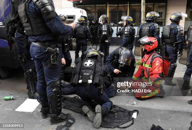 12th day of national mobilization against pension reform. Here, assisted by a rescuer, a CRS doctor gives first aid to a 28-year-old policewoman who...