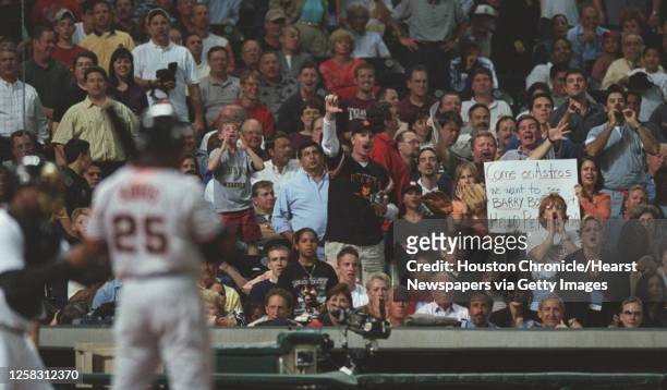 Fans boo for Astros to pitch to Giants Barry Bonds as he comes to bat during the 5th inning during the Houston Astros vs. The San Francisco Giants...