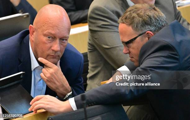 May 2023, Thuringia, Erfurt: Thomas Kemmerich , Group spokesman, and and Mario Voigt , parliamentary group chairman, talk in the plenary chamber of...