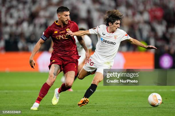 Lorenzo Pellegrini attacking midfield of Roma and Italy competes for the ball with Bryan Gil left winger of Sevilla and Spain during the UEFA Europa...