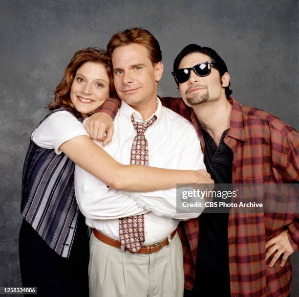 Dweebs, A CBS comedy series. Pictured from left is Farrah Forke , Peter Scolari , Corey Feldman . 1995.