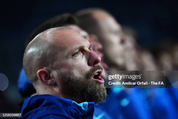 Head coach of England Ian Foster sings the anthem prior to a FIFA U-20 World Cup Argentina 2023 Round of 16 match between England and Italy at...