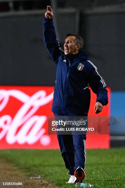 Italy's head coach Carmine Nunziata gives instructions to his players during the Argentina 2023 U-20 World Cup round of 16 football match between...