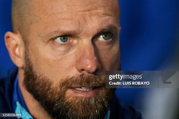 England's coach Ian Foster looks on during the Argentina 2023 U-20 World Cup round of 16 football match between England and Italy at the Diego...