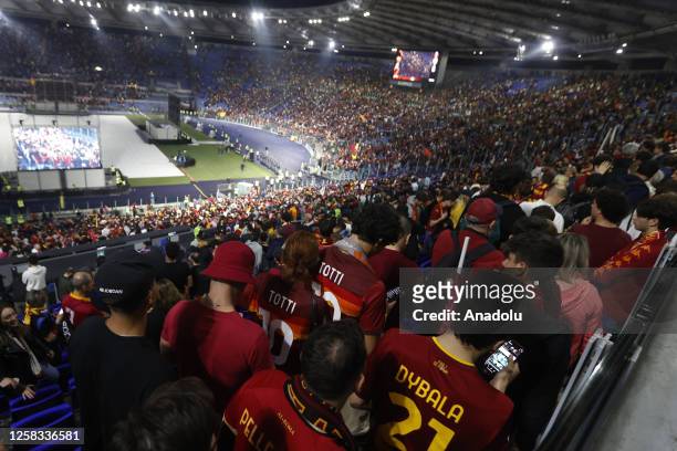Roma fans attend the broadcasting of the UEFA Europa League football final match held in Budapest between Sevilla and Roma, on giant screens set at...
