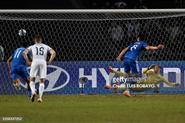 Italy's midfielder Cesare Casadei scores a goal from the penalty spot during the Argentina 2023 U-20 World Cup round of 16 football match between...