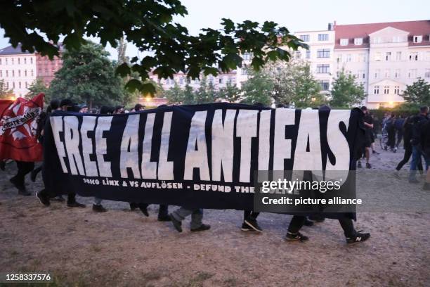 May 2023, Saxony, Leipzig: Participants of a left-wing demonstration with banners, among others with a banner "Free all Antifas". The occasion is the...