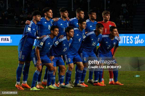 Italy players pose for a picture before the start of the Argentina 2023 U-20 World Cup round of 16 football match between England and Italy at the...