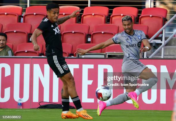 Montréal forward Ariel Lassiter sends the ball over in front of D.C. United midfielder Andy Najar during a MLS game between DC United and CF...