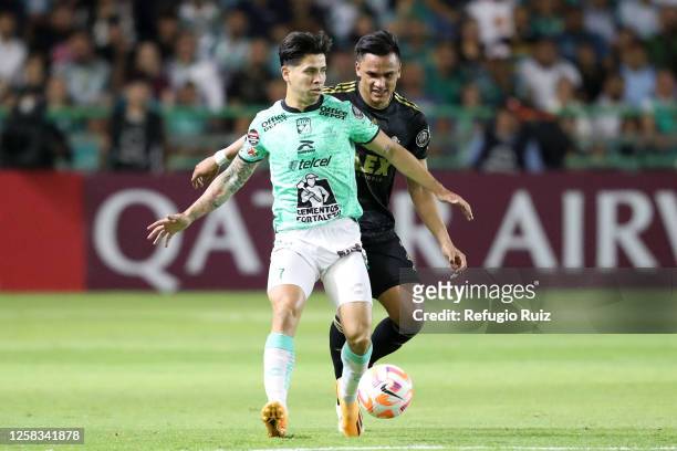 Víctor Dávila of Leon fights for the ball with Denil Maldonado of LAFC during the final first leg match between Leon and LAFC as part of the Concacaf...