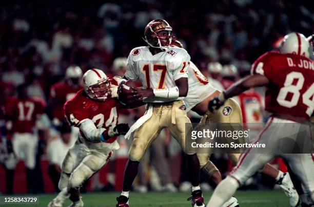Florida State Sentinels Quarterback Charlie Ward looks to pass during the Florida State Seminoles game versus the Nebraska Cornhuskers in the 1994...