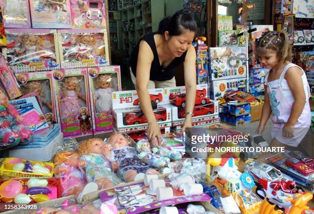 Girl pikcs toys at the toy store in Asuncion, Paraguay, 05 January 2001, the traditional day "los Reyes Magos" eve, when children receive toys and...