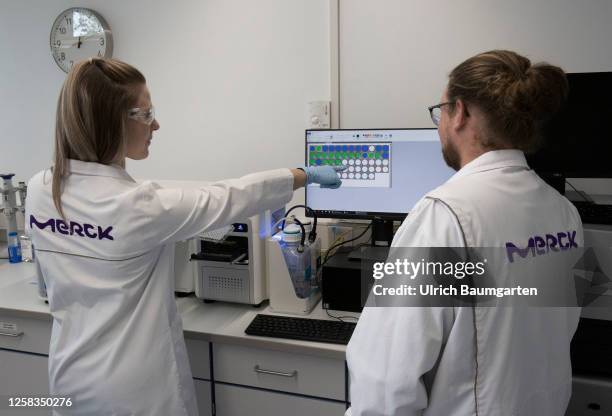 Laborant Photos and Premium High Res Pictures - Getty Images