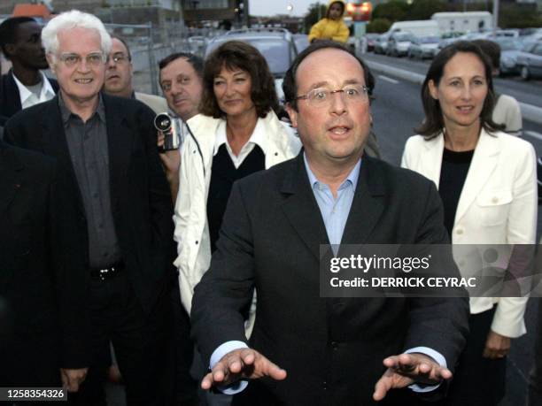 L'ancien Premier ministre socialiste Lionel Jospin , son épouse Sylviane Agacinski arrivent avec le premier secrétaire du Parti socialiste François...