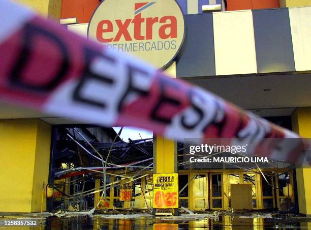 Police banner blocks the entrance to the Extra supermarket 21 March 2001 in Sao Caetano of the South, 30 km from Sao Paulo, Brazil, where 21 persons...