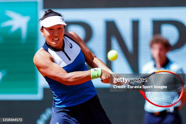 Claire Liu of USA plays a backhand against Iga Swiatek of Poland during their Singles First Round Match on Day Five of the 2023 French Open at Roland...