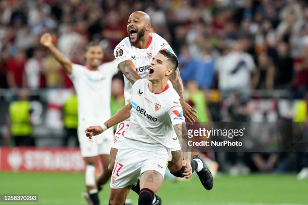 Marcao of Sevilla FC celebrates the victory with Erik Lamela of Sevilla FC after Gonzalo Montiel of Sevilla FC scored decisive penalty during the...
