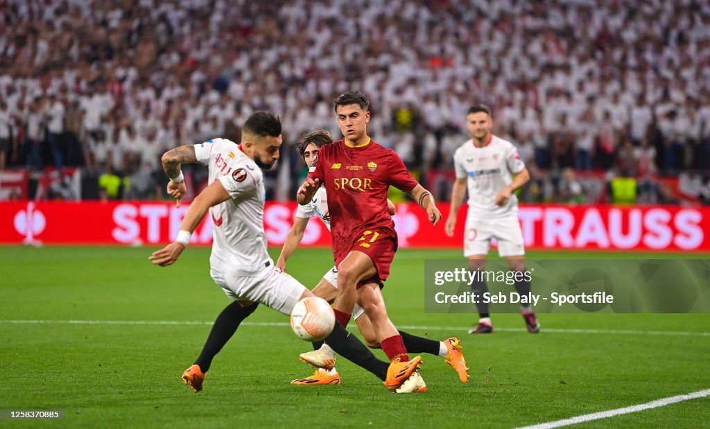 Paulo Dybala of AS Roma in action against Alex Telles and Bryan Gil... News Photo Getty Images Paulo Dybala of AS Roma in action against Alex Telles and Bryan Gil... News Photo Getty Images