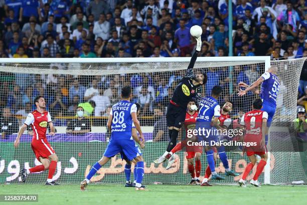 Alireza Beyranvand of Persepolis controls the ball during the Hazfi Cup match between Persepolis FC and Esteghlal FC on May 31, 2023 in Tehran, Iran.