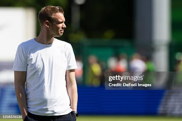 Stroot head coach Tommy Stroot of VfL Wolfsburg looks on after the... News ...