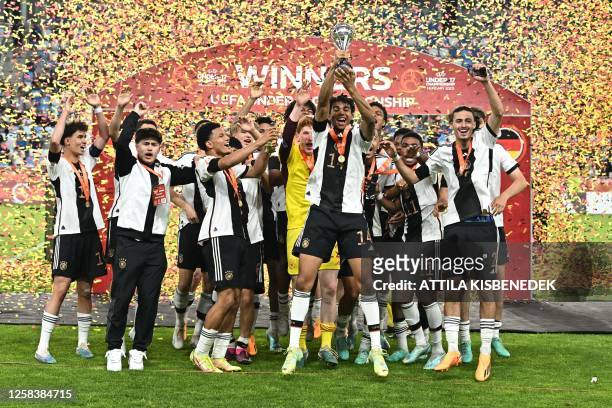 Germany's defender David Odogu and his teammates celebrate with the trophy after winning the UEFA Under 17 final football match between Germany and...