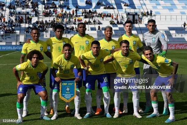Players of Brazil pose for pictures before the start of the Argentina 2023 U-20 World Cup quarter-final football match against Israel at the San Juan...